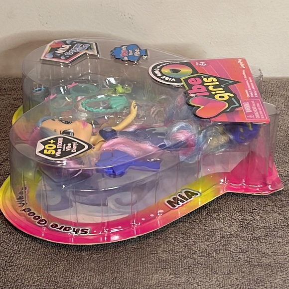 Vibe Girls Mia Ocean Vibe Doll, Vibe Ring, 50 Stickers & Vibe Diary Brand New - Picture 7 of 8